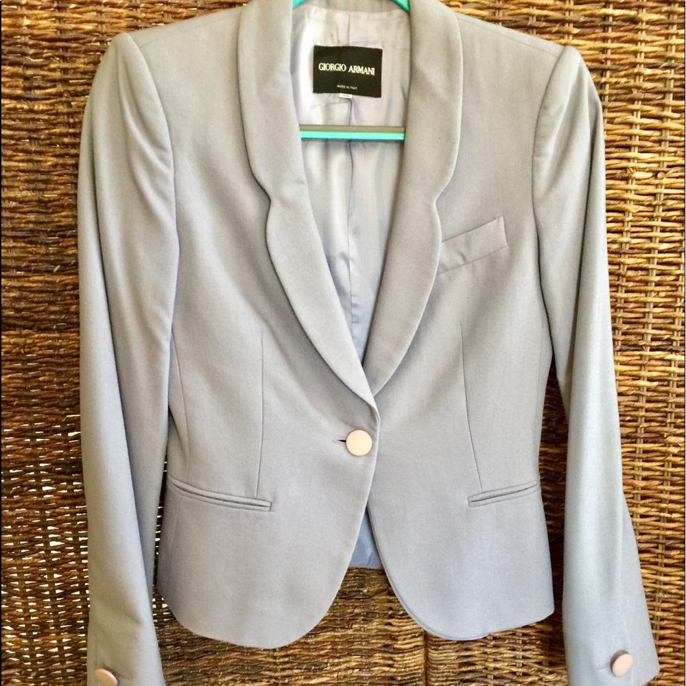 Giorgio Armani ladies suit jacket. Made in Italy.
